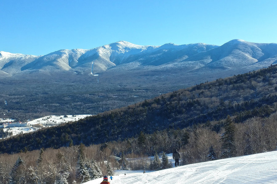 Downhill skiing at Cannon Mountain